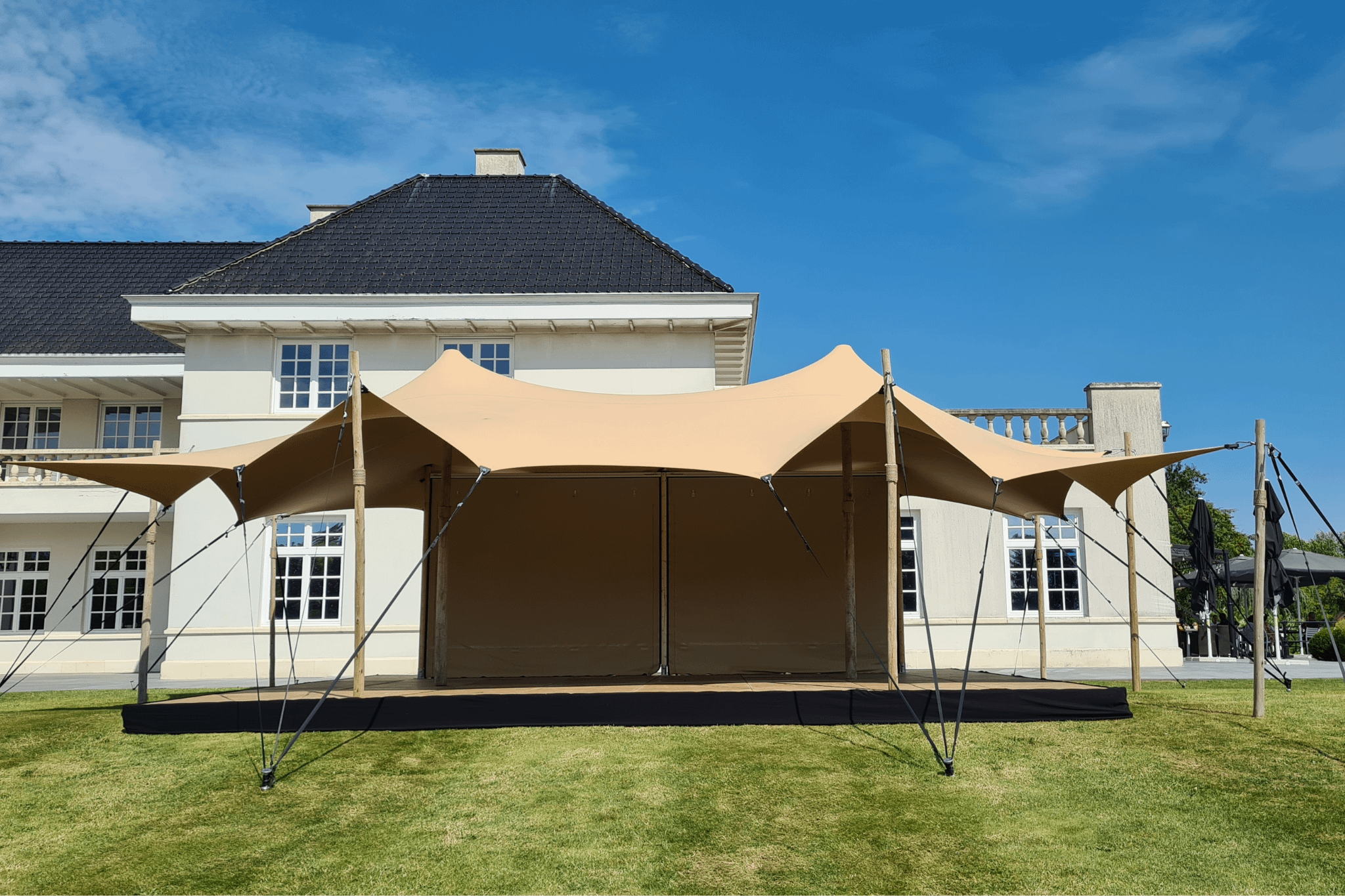 stretchtent lifestyle outdoor garden